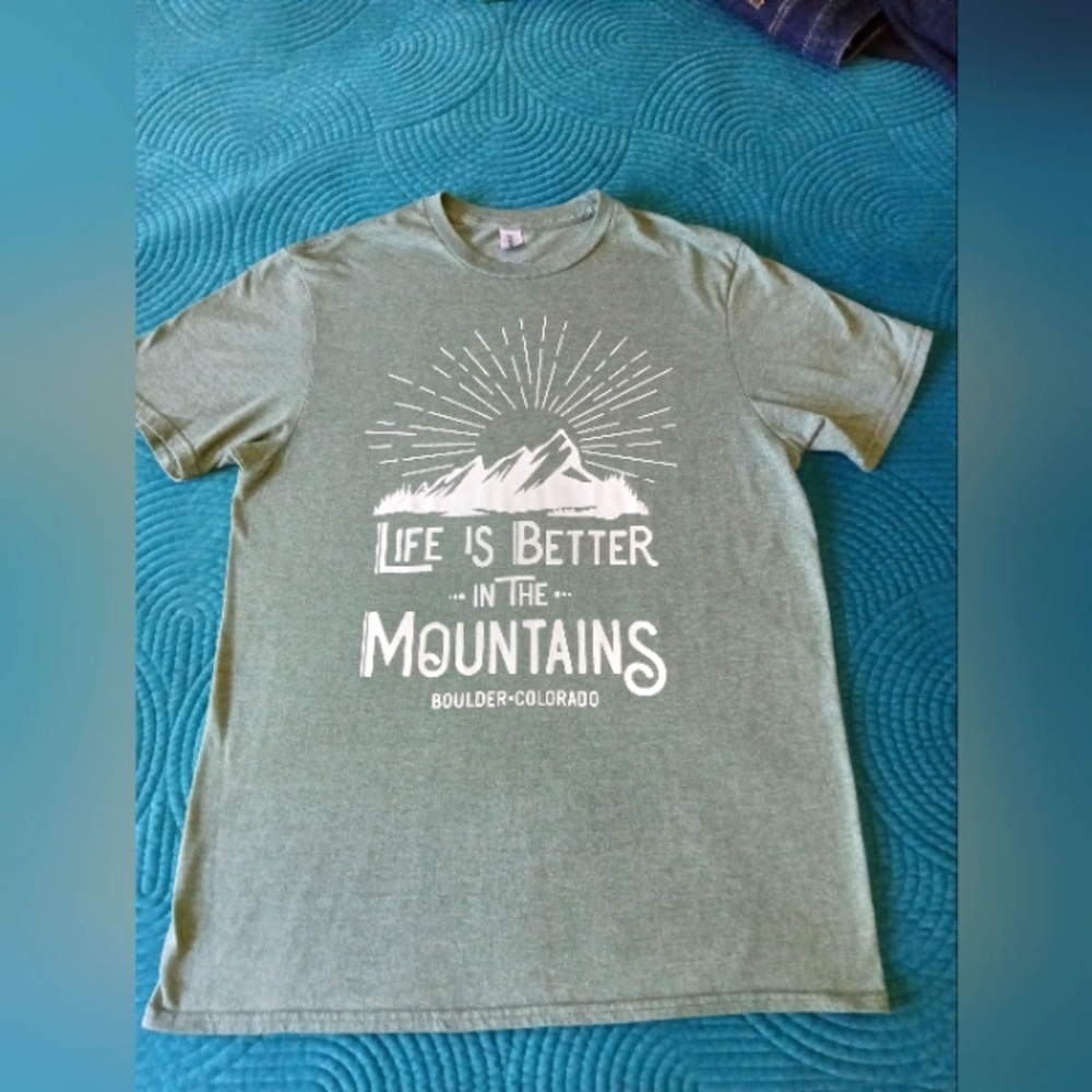 LIFE IS BETTER IN THE MOUNTAINS Boulder, Co soft green TSHIRT Women's Med
